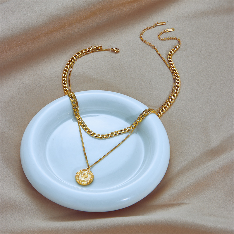 New European and American cross-border minimalist double-layer chain queen portrait round pendant accessory high-end retro necklace