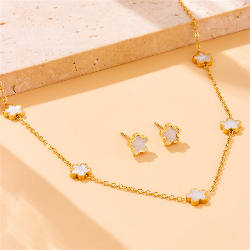 European and American style retro minimalist gold-plated white shell flower accessory chain stainless steel three-piece jewelry set