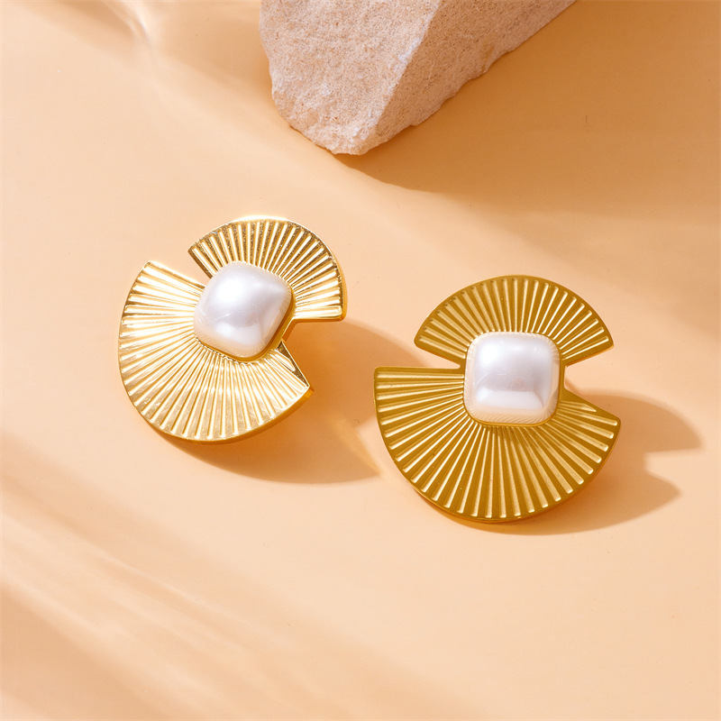 European and American style, retro and high-end, metal fan-shaped square pearl accessories, stainless steel jewelry earrings
