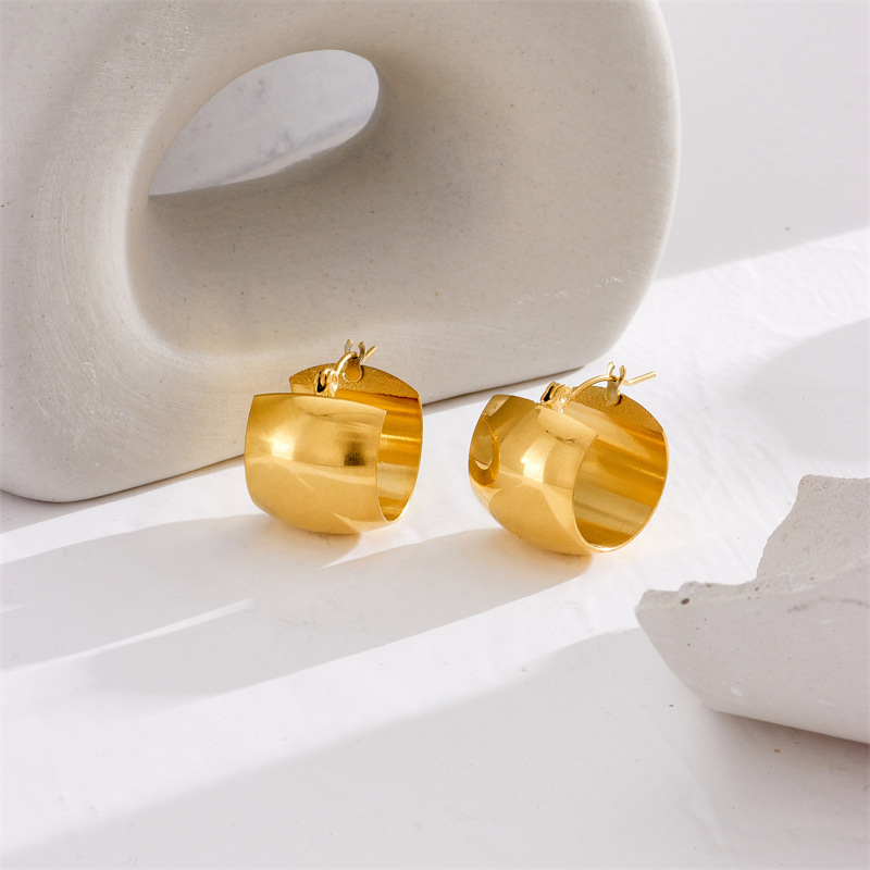 European and American style, commuting, minimalist, sophisticated, cool, geometric round metal titanium steel versatile jewelry earrings