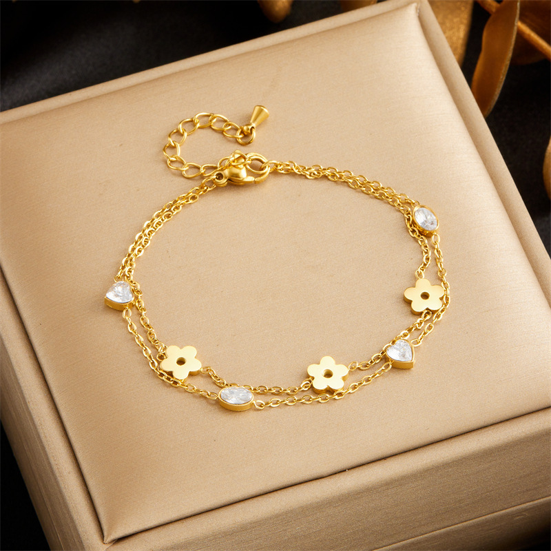 European and American style minimalist design, rhinestone-encrusted oval heart and flower pattern, polished stainless steel gold-plated chain, double-layer bracelet.