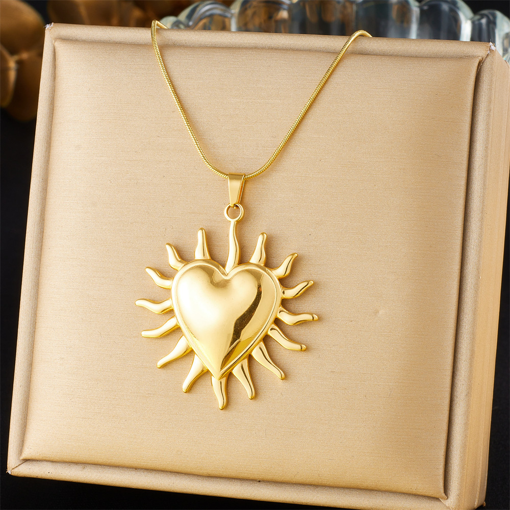 New cross-border fashion glossy gold-plated stainless steel sun heart pendant, unique and creative jewelry necklace