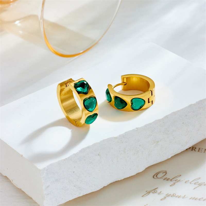 Cross-border fashion, light luxury, retro style, diamond-encrusted emerald heart-shaped glass rhinestone wide gold-plated round stainless steel earrings