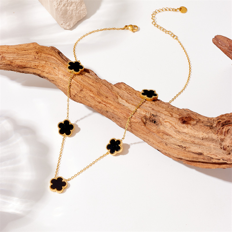 Korean style, fashionable, simple, versatile, everyday, two-tone black and white floral gold-plated stainless steel chain necklace