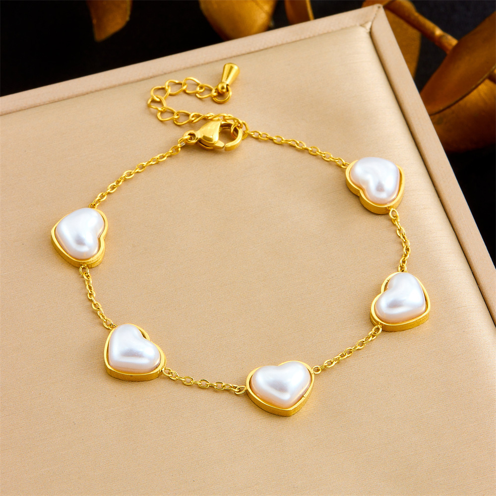 Stylish and minimalist French retro pearl heart gold-plated stainless steel O-chain bracelet, earrings, and necklace set.