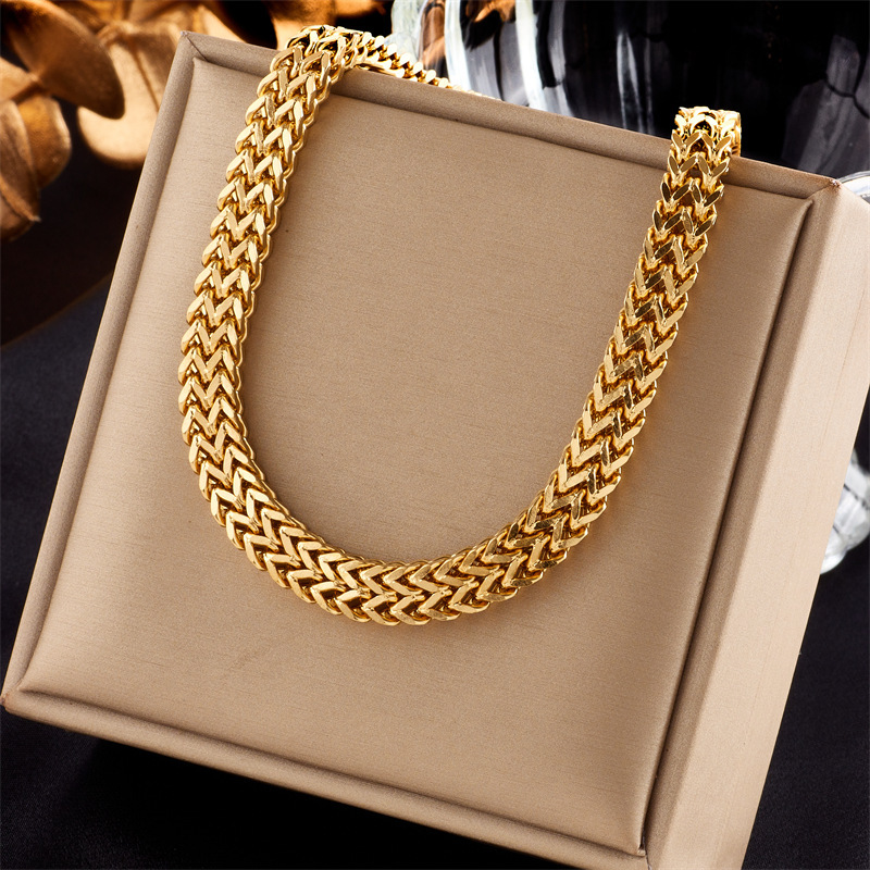 European and American fashion niche design minimalist jewelry clavicle chain punk hip hop titanium steel gold-plated chain necklace