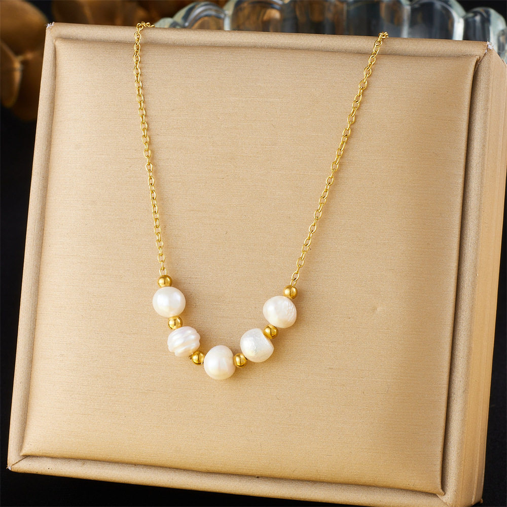 Stylish new simple and versatile irregular-sized color-blocked pearl necklace with stainless steel chain for women.