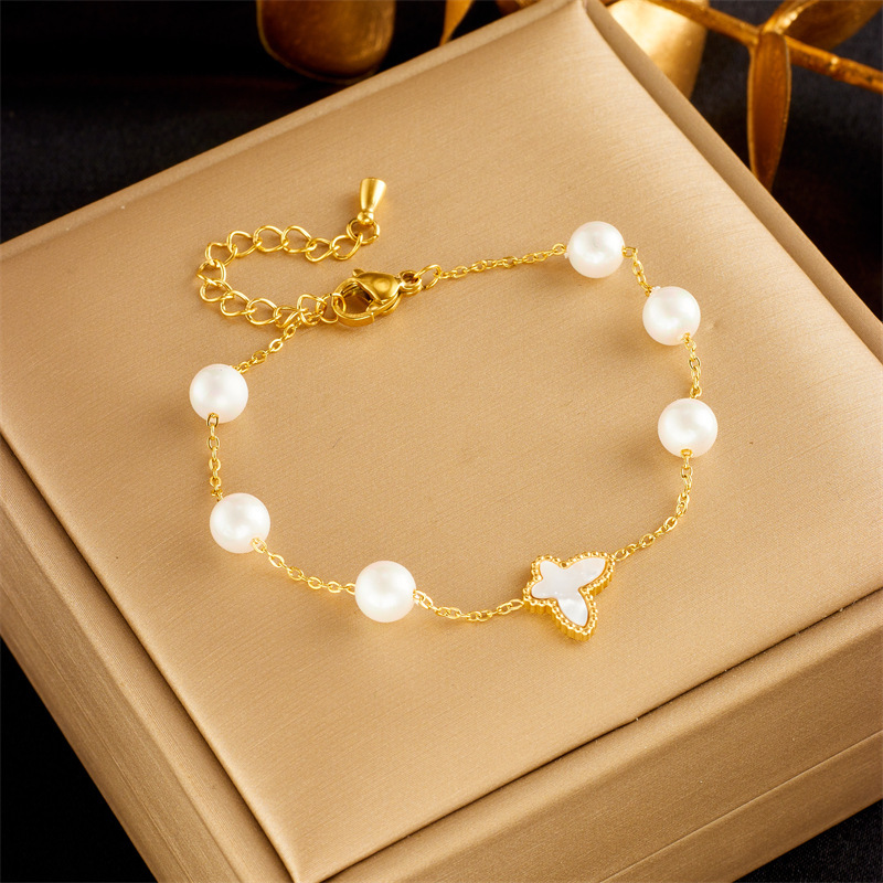 Korean style, fashionable and elegant, round pearl butterfly chain, titanium steel jewelry, simple and versatile retro bracelet.