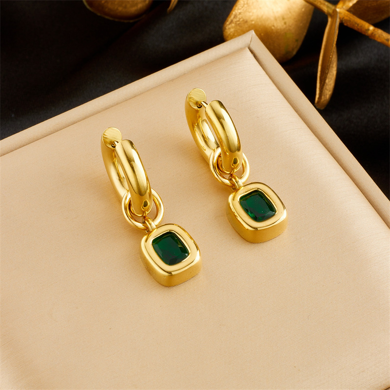 Fashionable, niche, retro, and luxurious emerald square rhinestone earrings, titanium steel geometric circle earrings