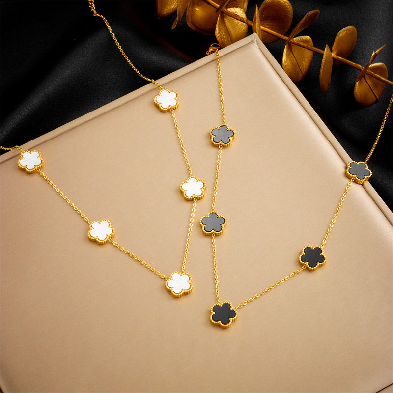 Korean style, fashionable, simple, versatile, everyday, two-tone black and white floral gold-plated stainless steel chain necklace