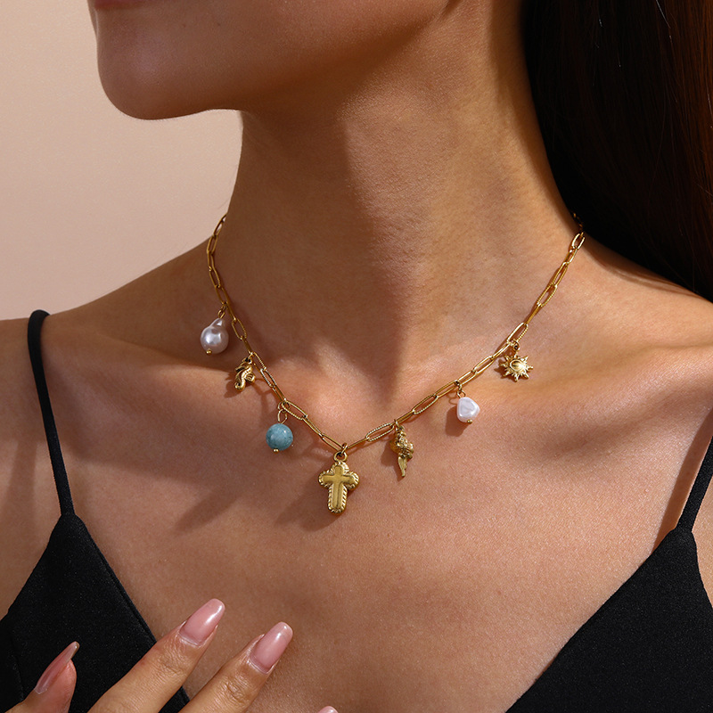 European and American retro oval logo pendant sweatshirt chain, versatile turquoise teardrop imitation pearl angel clavicle chain jewelry.