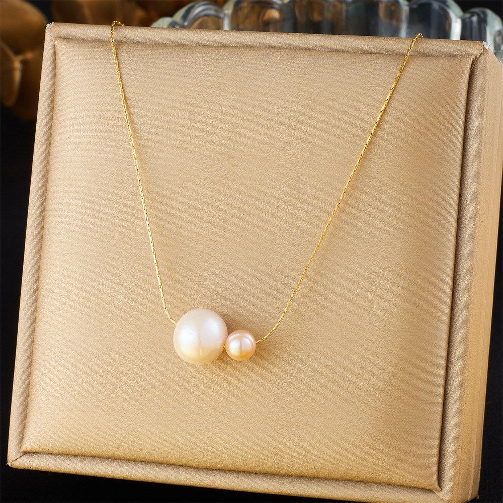 Stylish new simple and versatile irregular-sized color-blocked pearl necklace with stainless steel chain for women.