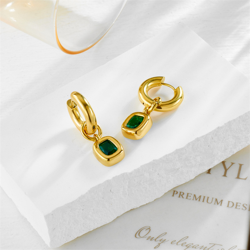 Fashionable, niche, retro, and luxurious emerald square rhinestone earrings, titanium steel geometric circle earrings