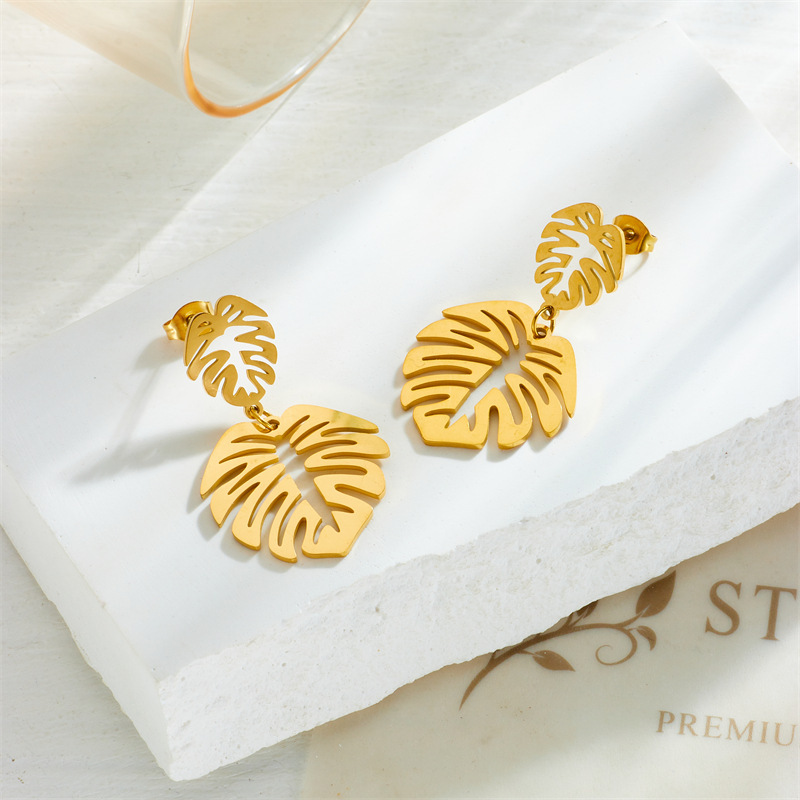 Niche fashion minimalist retro high-end creative leaf earrings, gold hollow titanium steel earrings.