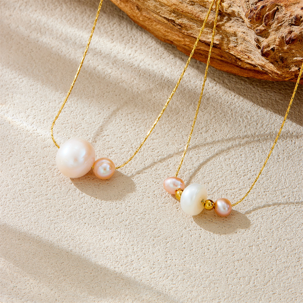 Stylish new simple and versatile irregular-sized color-blocked pearl necklace with stainless steel chain for women.