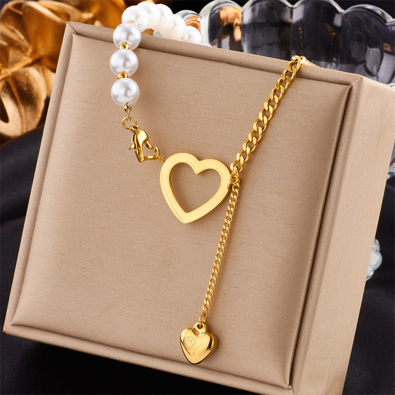 New European and American style niche design creative irregular pearl chain heart accessory metal titanium steel necklace