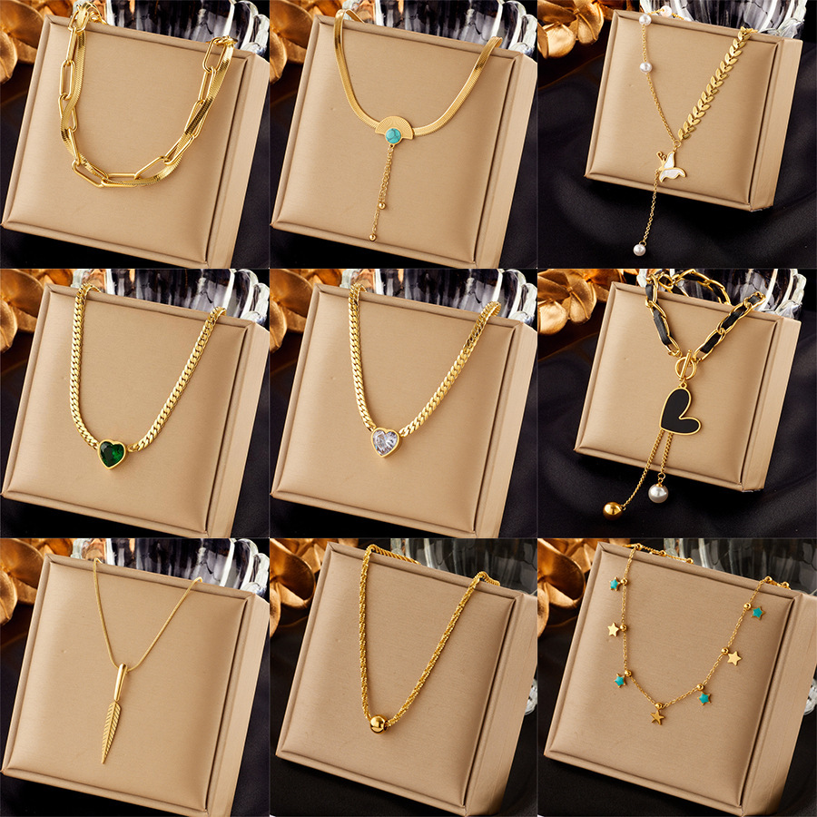 Fashionable, niche, versatile, and luxurious new clavicle chain necklace with creative and unique irregular heart and butterfly pendant.