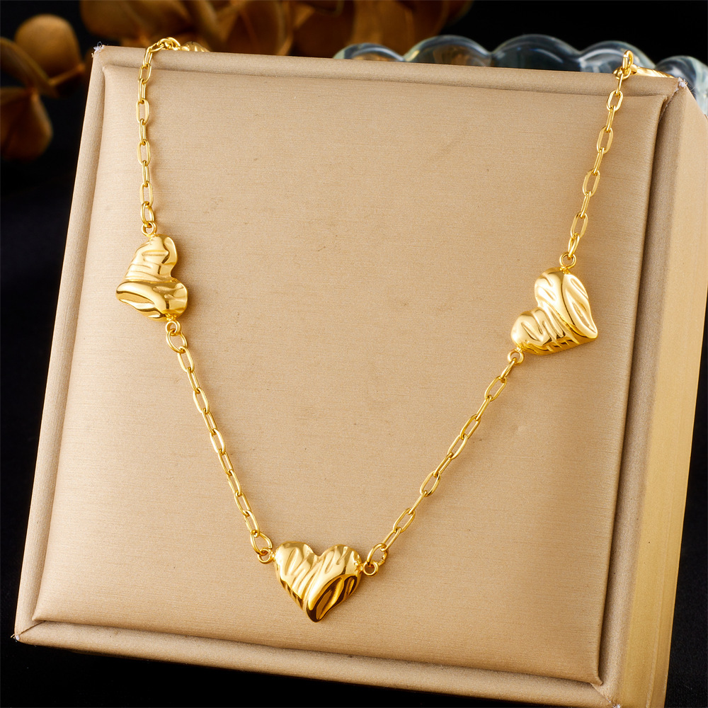 Cross-border fashion, simple and versatile textured glossy gold-plated heart and flower accessory chain stainless steel jewelry necklace