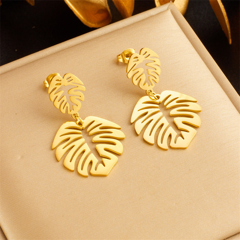 Niche fashion minimalist retro high-end creative leaf earrings, gold hollow titanium steel earrings.