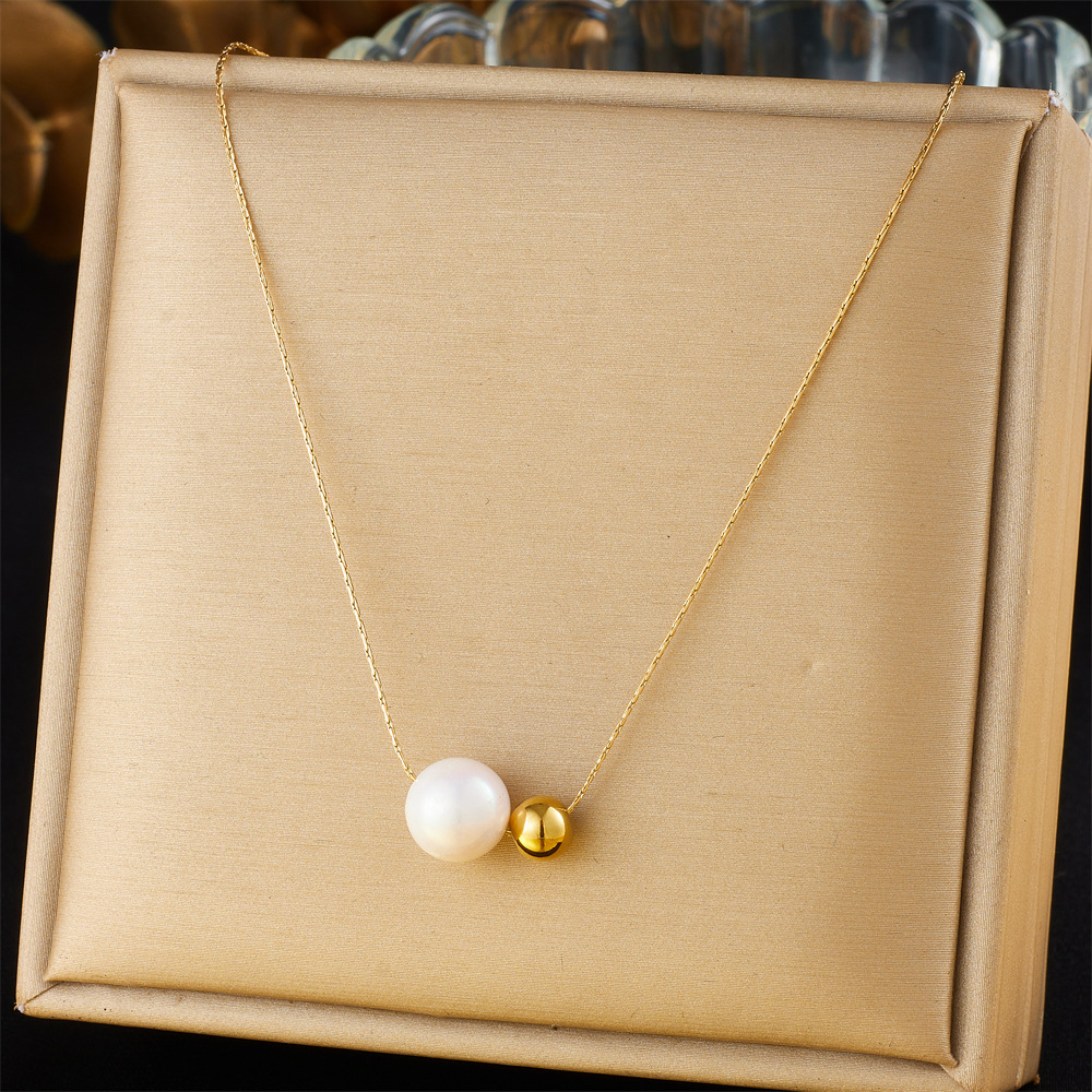 Stylish new simple and versatile irregular-sized color-blocked pearl necklace with stainless steel chain for women.
