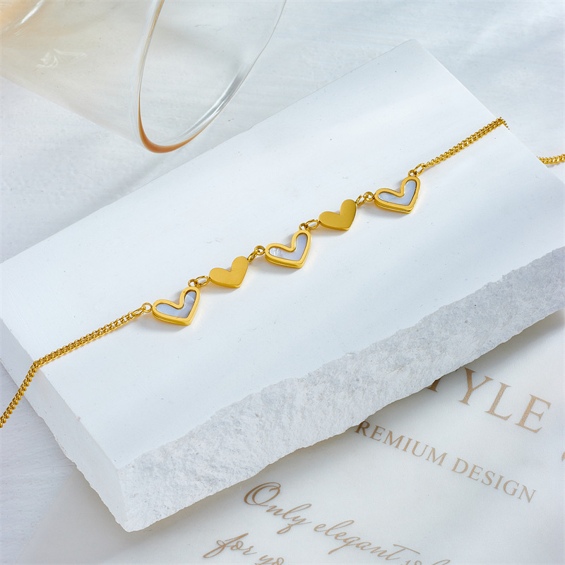 Korean style, fashionable, simple, unique, versatile, niche chain, smooth heart-patterned beach-style jewelry, titanium steel anklet.