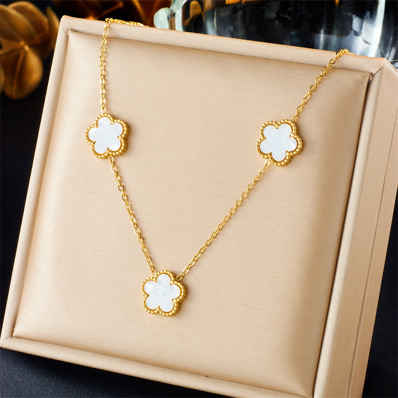 Korean style, fashionable, simple, versatile, everyday, two-tone black and white floral gold-plated stainless steel chain necklace