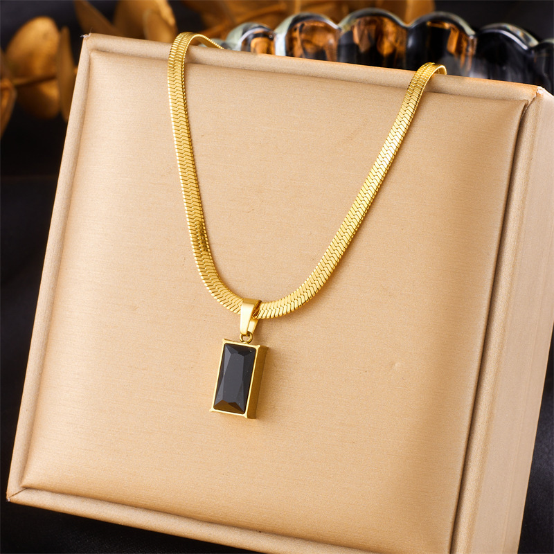 European and American style retro gold-plated stainless steel multi-layer chain fan-shaped geometric heart pendant jewelry necklace