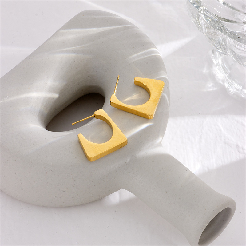 European and American style minimalist geometric niche design irregular titanium steel unisex high-end temperament cool style earrings