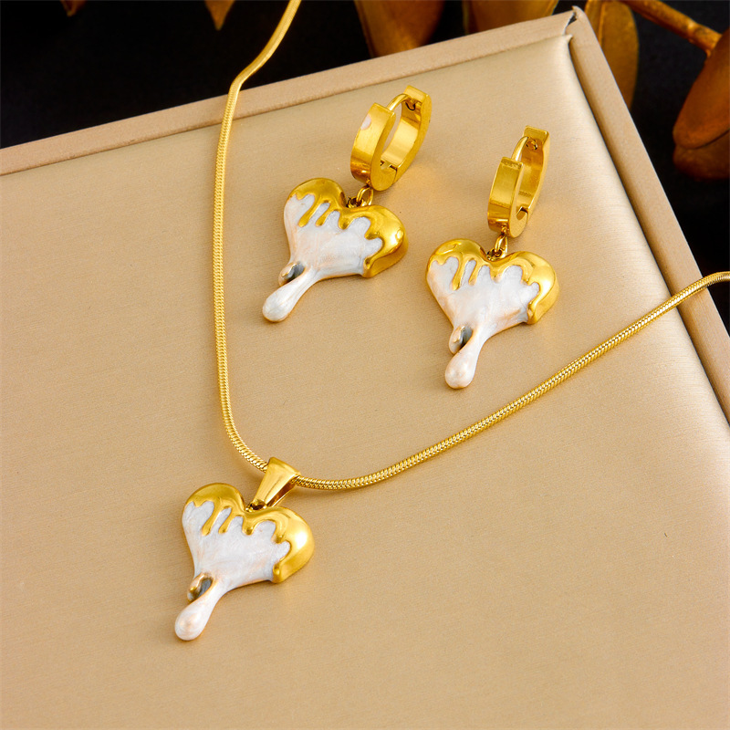 Cross-border fashion, high-end, Instagram-style gold-plated irregular heart pendant stainless steel necklace and earring set