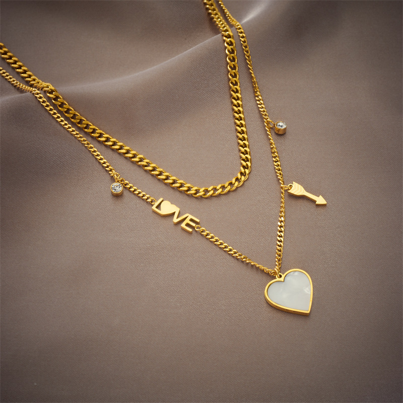 Japanese and Korean style versatile heart-shaped minimalist double-layer titanium steel non-fading clavicle necklace.