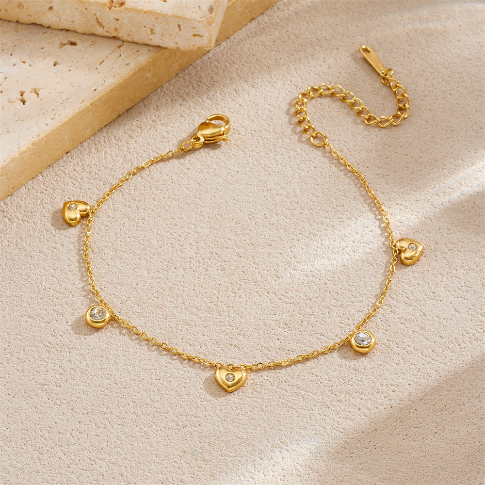 Korean style, simple and exquisite, small round diamond-encrusted heart pendant chain, stainless steel gold-plated jewelry bracelet.