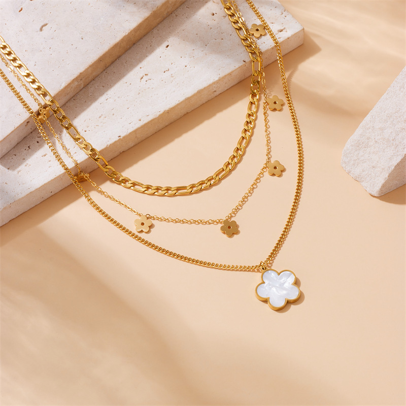 Korean style, fashionable, versatile, retro, gold-plated flower stainless steel pendant chain, multi-layered jewelry necklace.