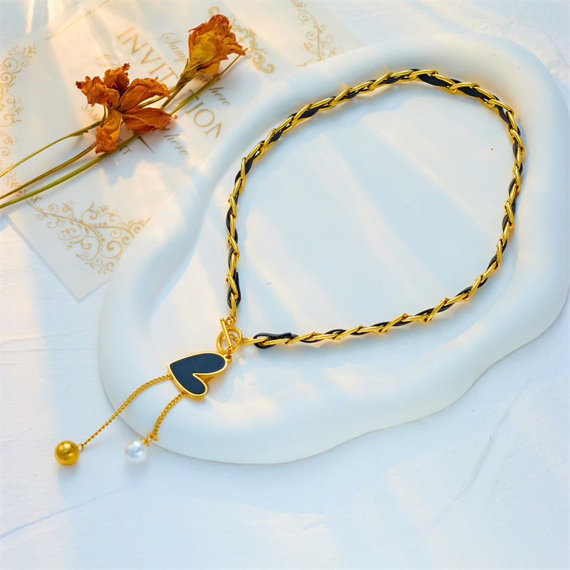 European and American cross-border titanium steel black and gold two-tone chain heart-shaped tassel pendant jewelry with a minimalist style