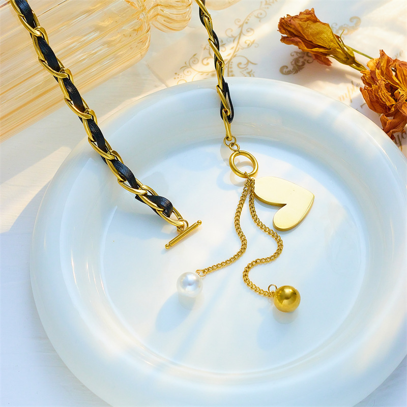 European and American cross-border titanium steel black and gold two-tone chain heart-shaped tassel pendant jewelry with a minimalist style
