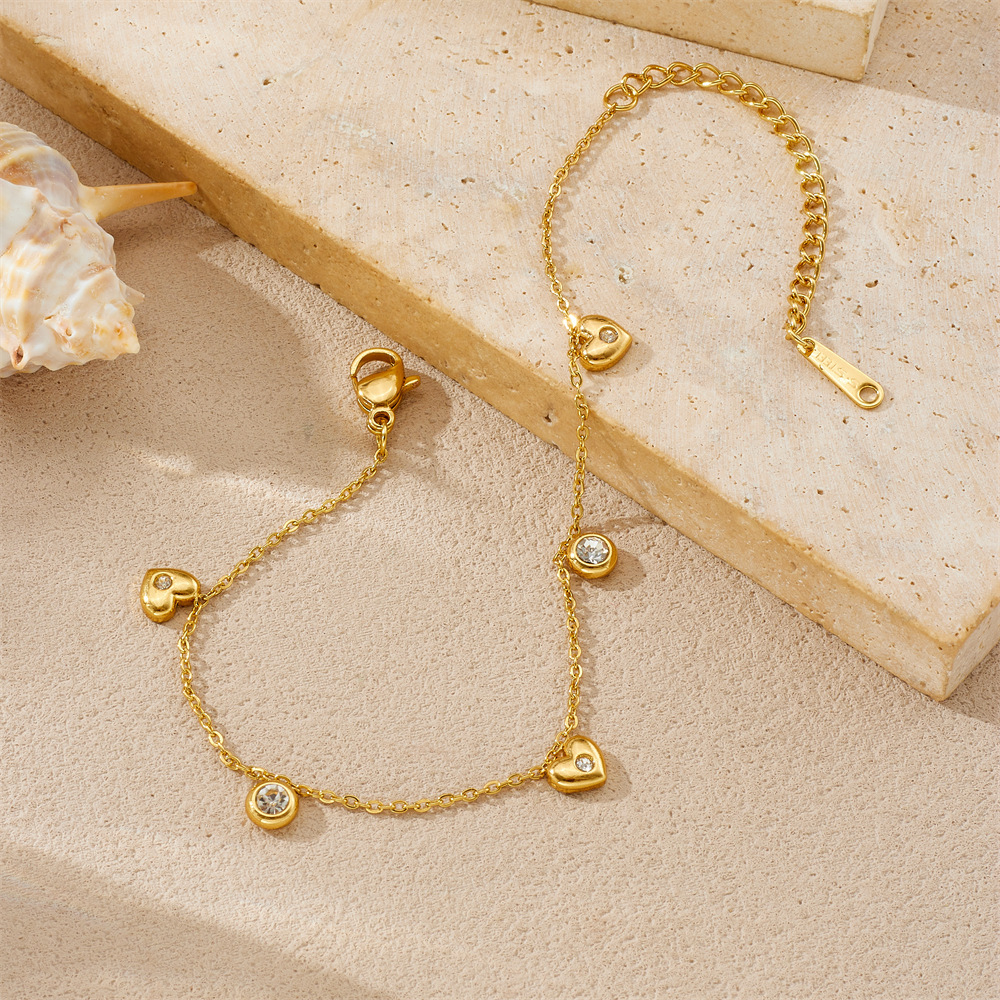 Korean style, simple and exquisite, small round diamond-encrusted heart pendant chain, stainless steel gold-plated jewelry bracelet.