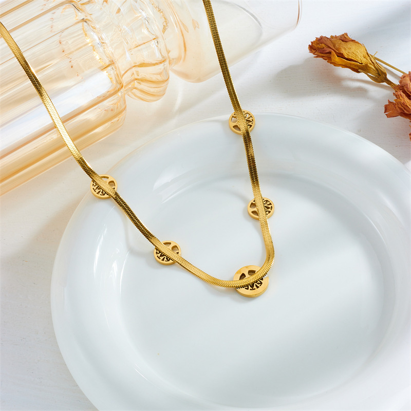 Cross-border fashion gold-plated vintage diamond-encrusted hollowed-out round Tree of Life accessory chain stainless steel jewelry necklace