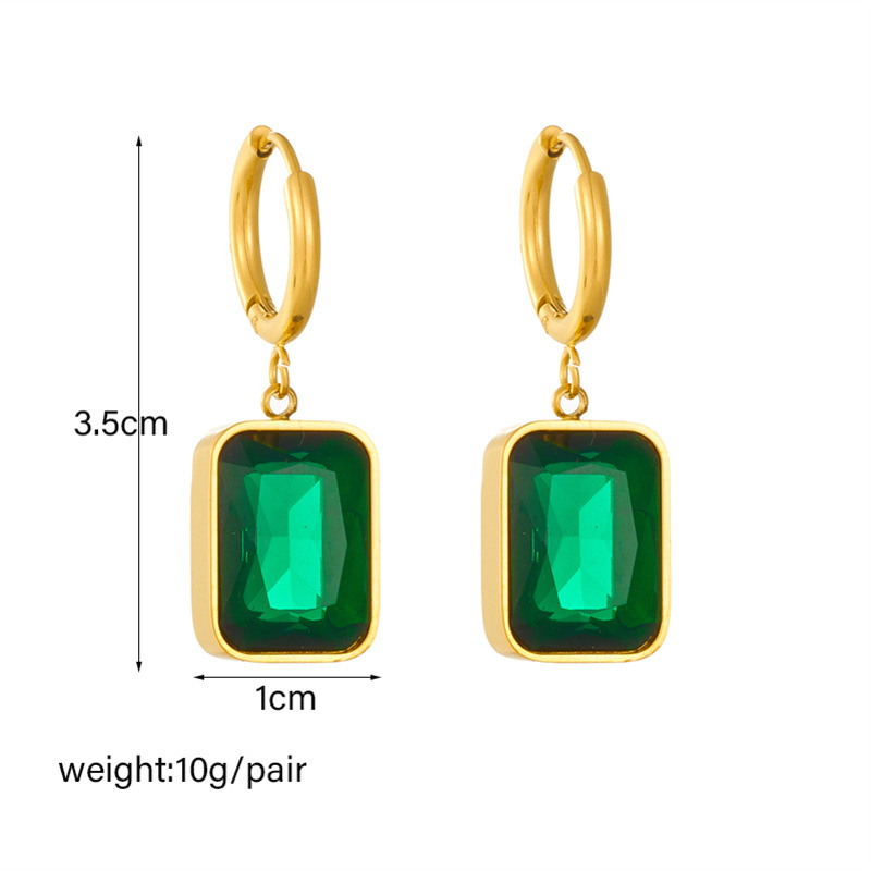 Trendy, niche, retro, high-end square green faceted gemstone earrings with gold plating, elegant and understated luxury.