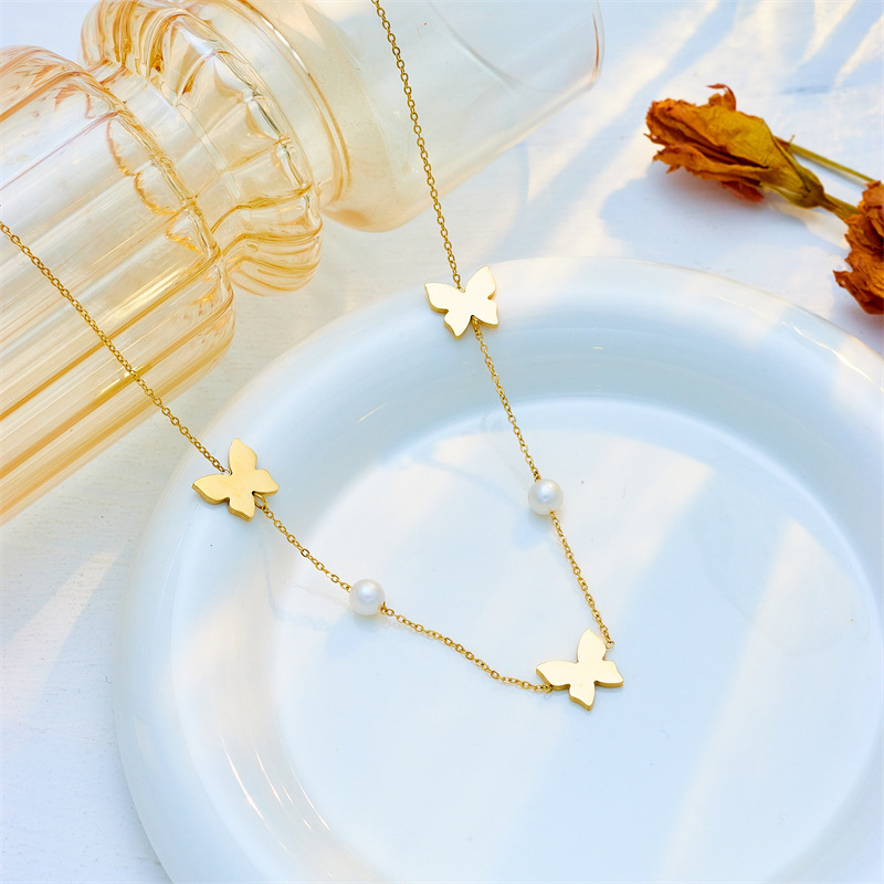 Korean style, niche, elegant, girly collarbone necklace with pearl and butterfly pendant, titanium steel chain, simple design.