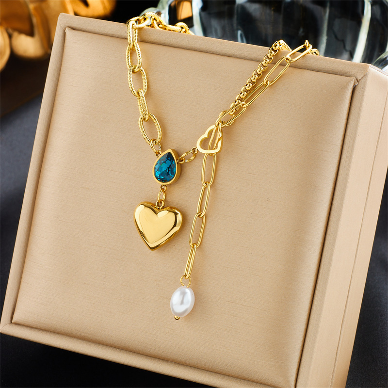 Niche fashion minimalist and unique design retro diamond-encrusted heart teardrop butterfly pendant necklace