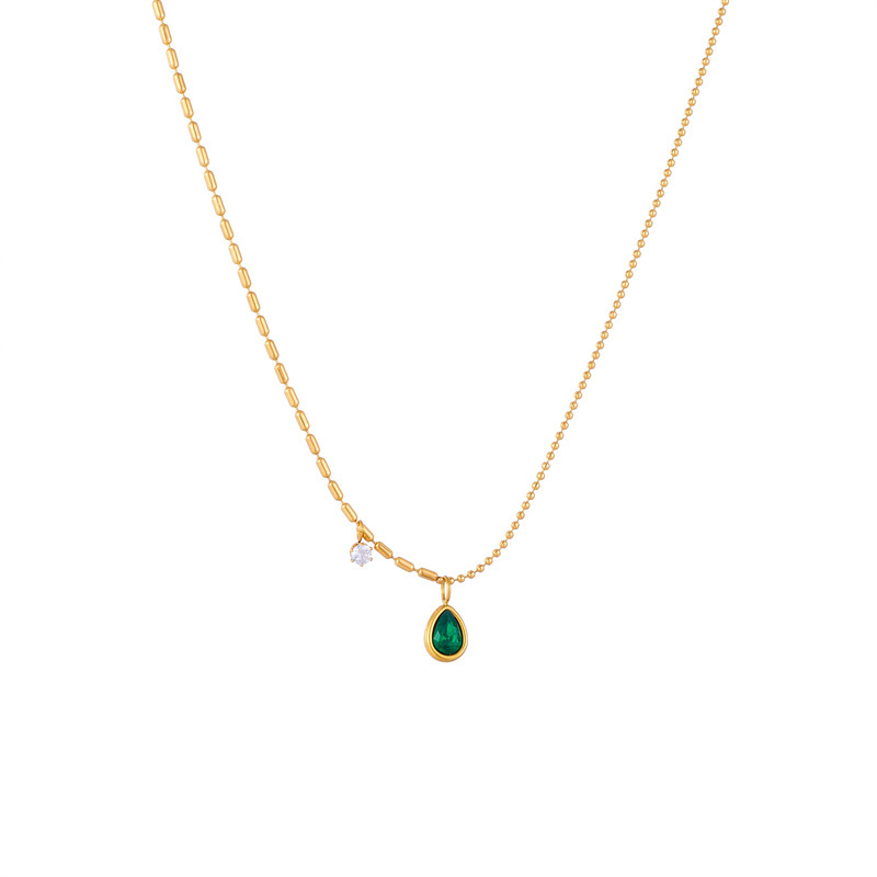 European and American style, simple, commuter, retro, high-end, elegant clavicle chain with green diamond teardrop accessories.