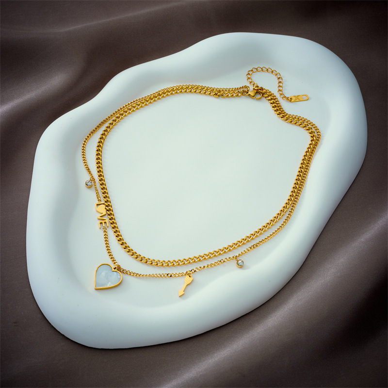 Japanese and Korean style versatile heart-shaped minimalist double-layer titanium steel non-fading clavicle necklace.