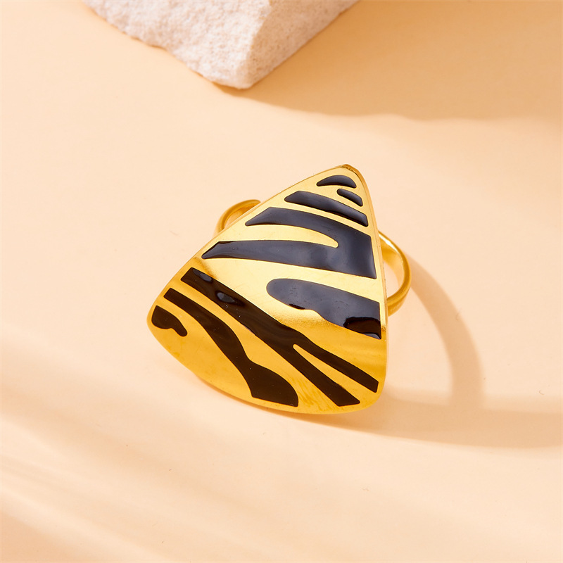 European and American style, unique retro, dripping striped triangle geometric pendant ring earring necklace three-piece jewelry set