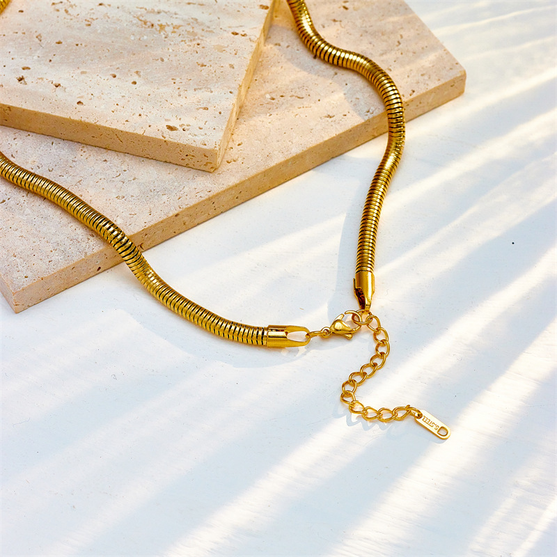 European and American minimalist luxury niche design, cool style, Cuban heavy metal titanium steel round chunky chain necklace