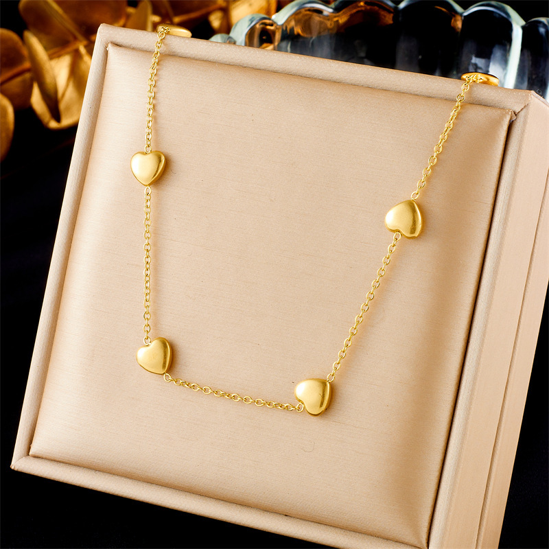 Korean style, minimalist, fashionable, niche gold-plated titanium steel heart chain clavicle necklace