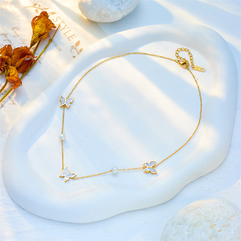 Korean style, niche, elegant, girly collarbone necklace with pearl and butterfly pendant, titanium steel chain, simple design.