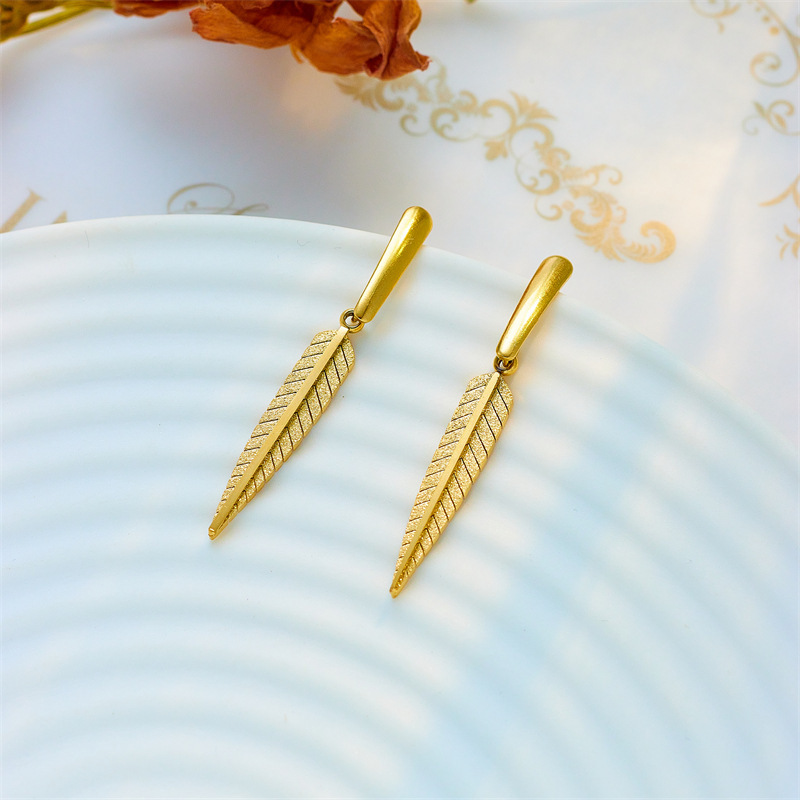 European and American niche creative unique metal titanium steel leaf earrings pendants simple and versatile high-end stud earrings