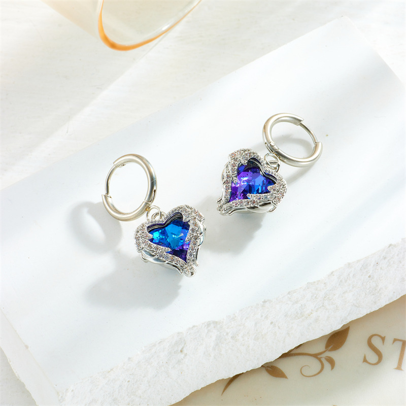European and American niche design, high-end and elegant, diamond-encrusted blue and white heart wing pendant earrings
