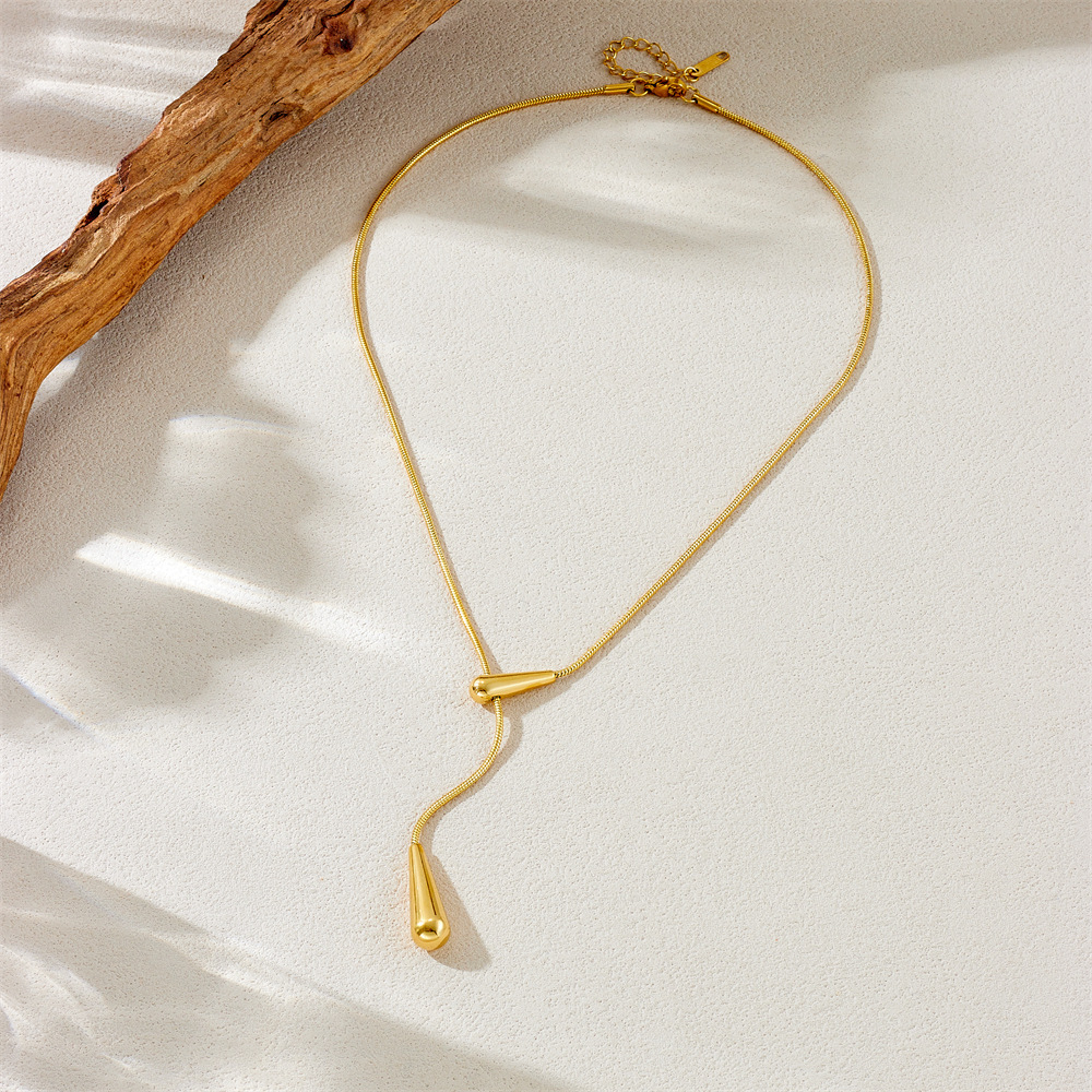 Cross-border fashion, minimalist style, versatile, cool-toned metal teardrop pendant chain stainless steel necklace with a unique design.