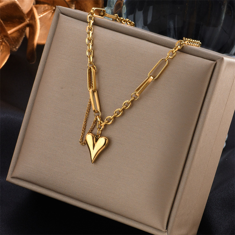 European and American style, light luxury, niche, minimalist titanium steel clavicle chain, versatile, irregular heart pendant necklace