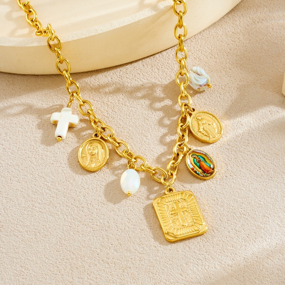 European and American style, light luxury, high-end, versatile pendant set with cross-shaped choker chain and gold-plated round pendant.